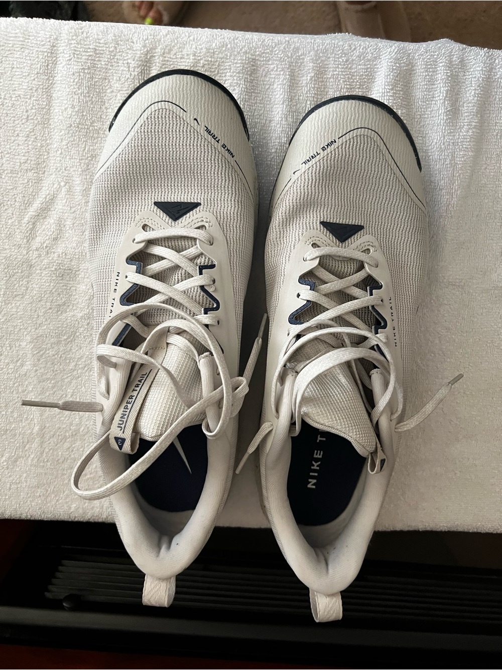 Nike Men’s Sneakers in White with Navy Details